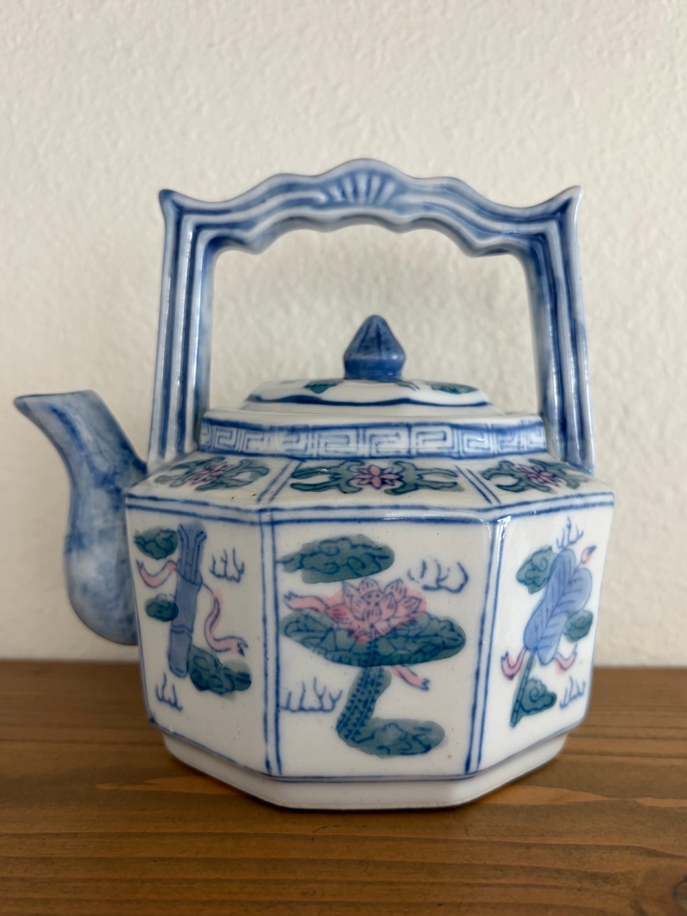 Lotus flower Blue, White, Pastel Pink Porcelain Teapot - 80s
Vintage home decor